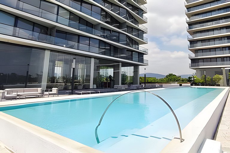 Urbania PHB Torre 100 by Del Mar