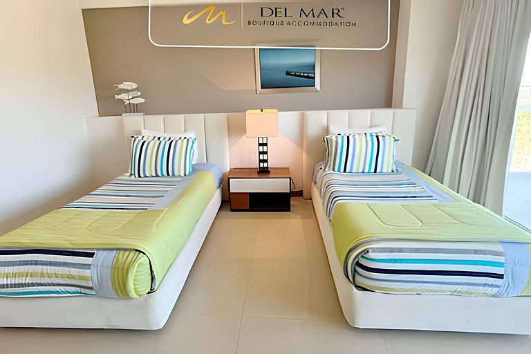 Peninsula 6G F1 by Del Mar